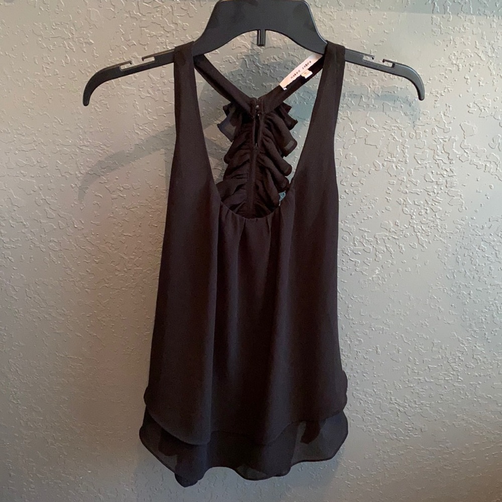 Black small razor back top.